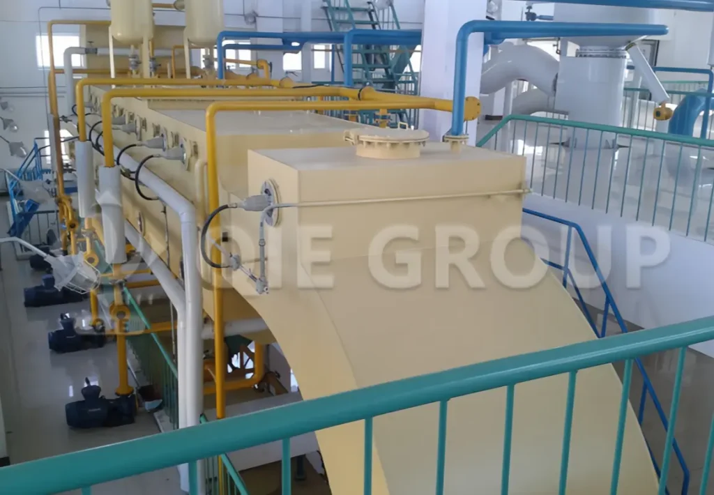 Continuous loop extractor machine for oil seeds