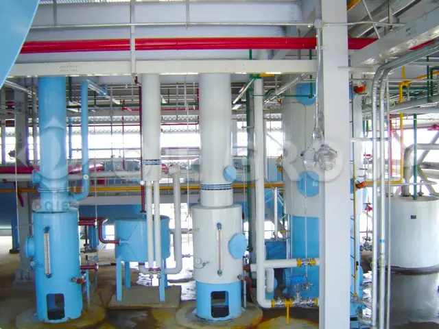 edible oil refining workshop equipped with advanced refining equipment