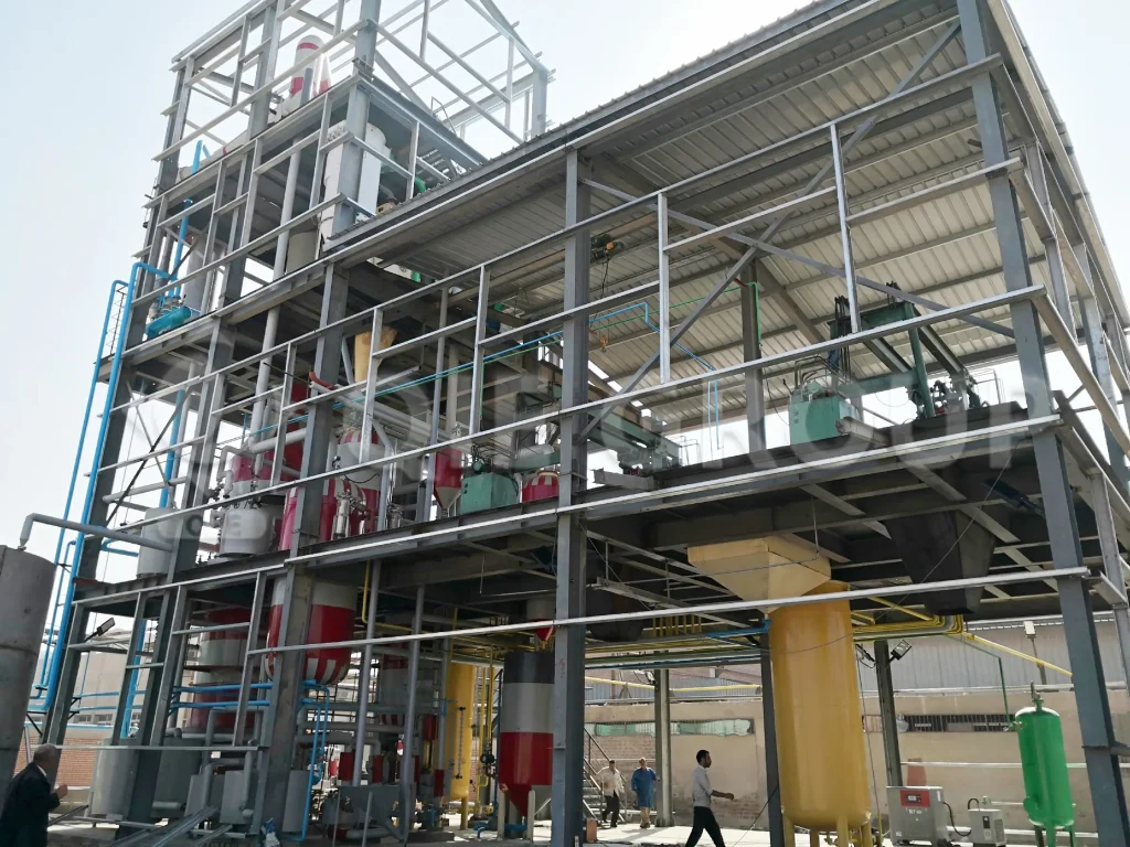 Edible oil refining workshop for producing high-quality refined oil