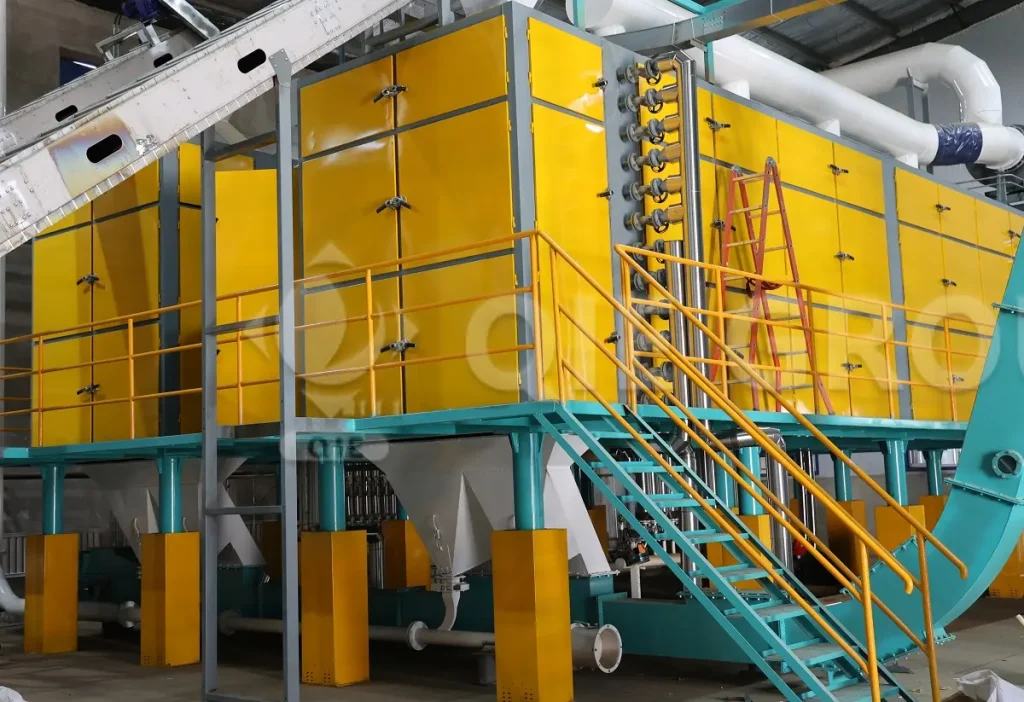 Rice bran pretreatment chain dryer for moisture control before solvent extraction