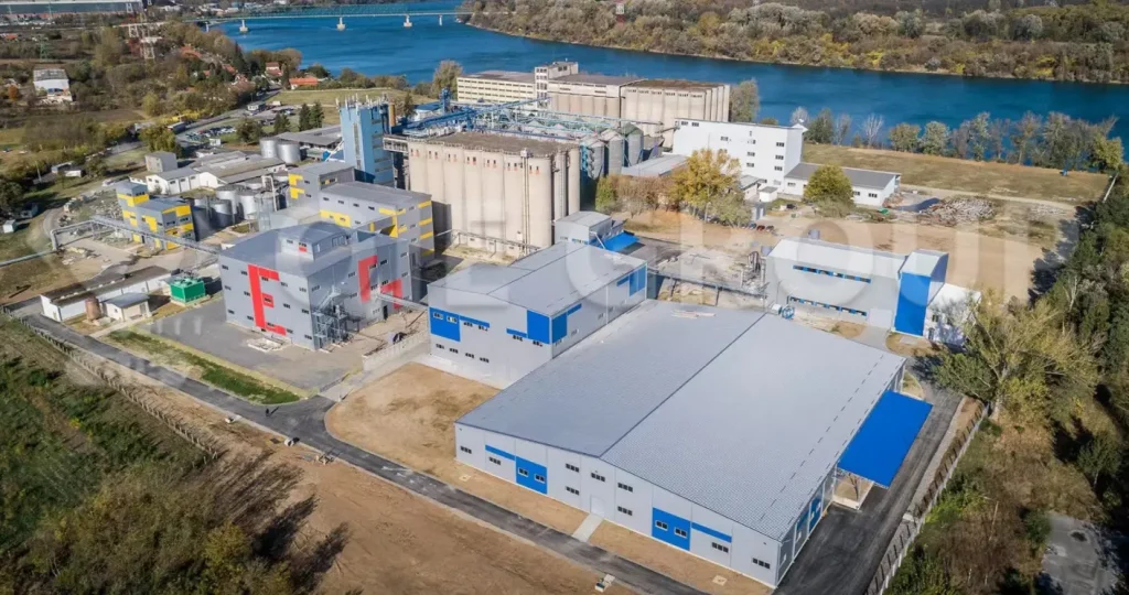 Edible oil production line including pretreatment, pressing, and refining equipment