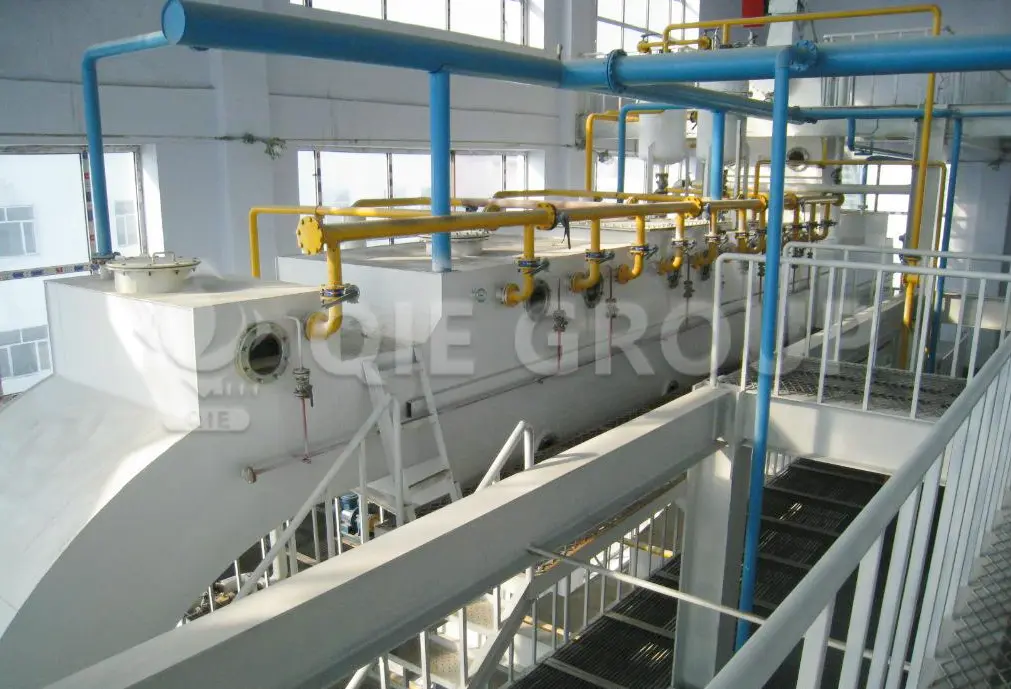 Rotary extractor used in edible oil solvent extraction plant for high oil yield and low residual oil