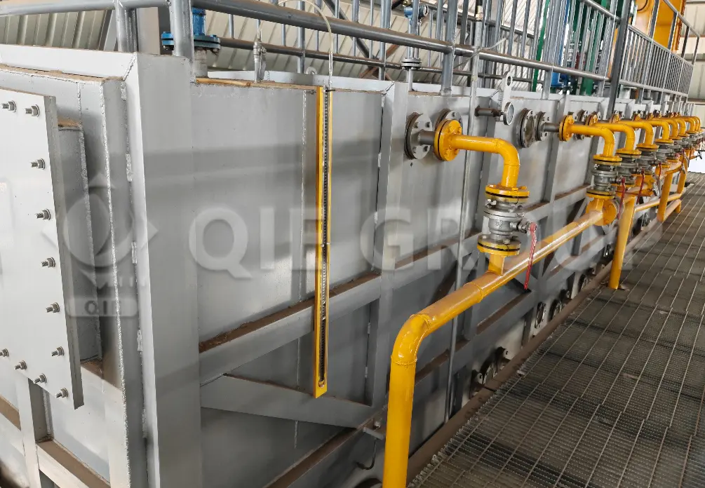 Drag chain extractor designed for continuous solvent extraction in edible oil processing lines
