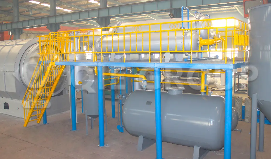 Edible oil extraction workshop equipped with solvent extractor, desolventizer, evaporator, and condenser systems