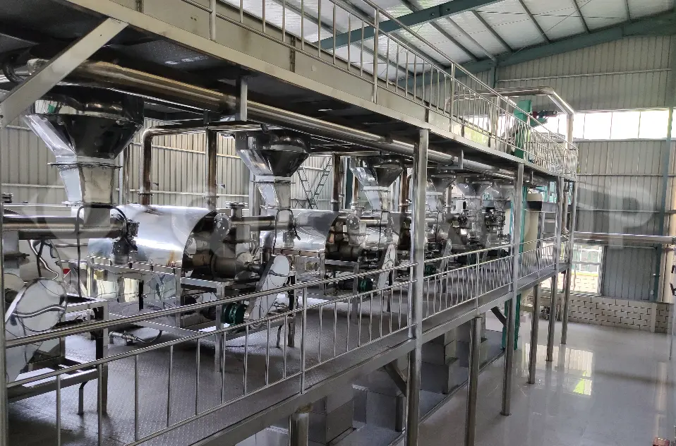 On-site operation of peanut oil press line in industrial edible oil production workshop