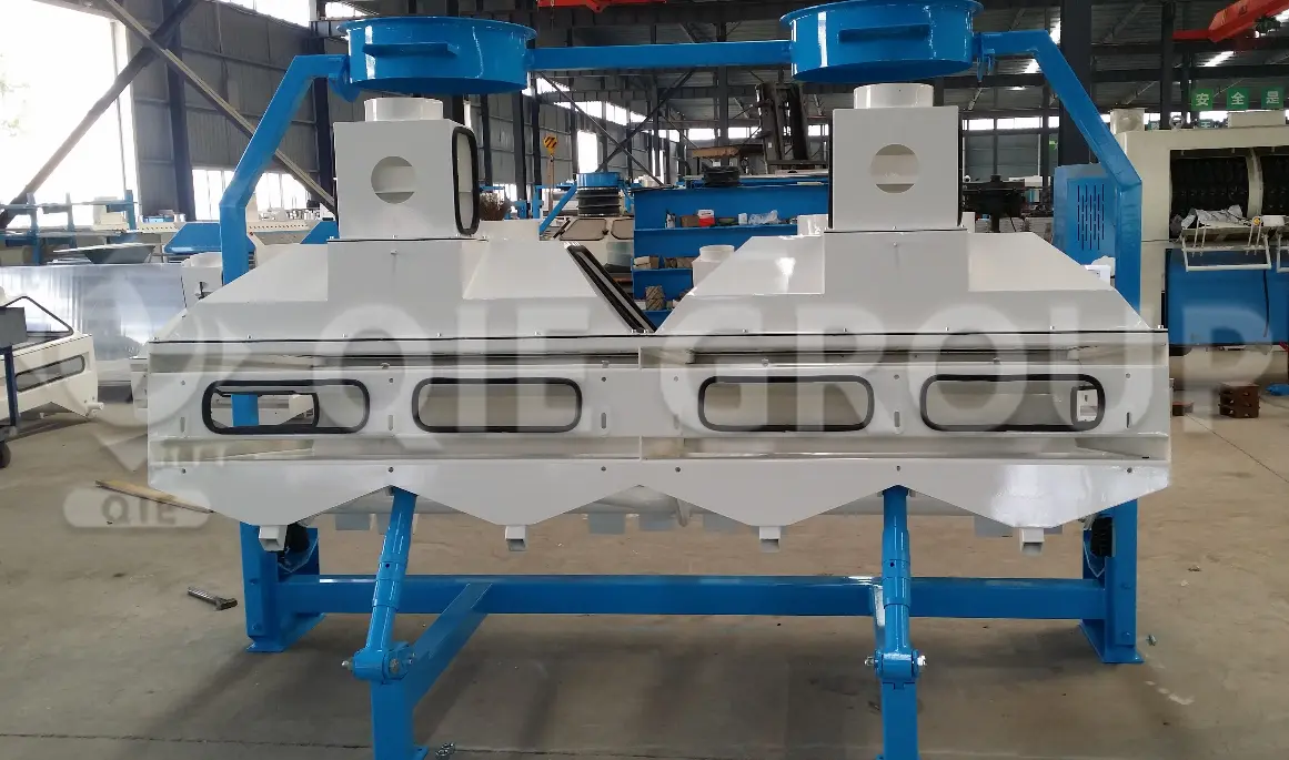 Copra destoner machine for removing shells and stones before oil extraction