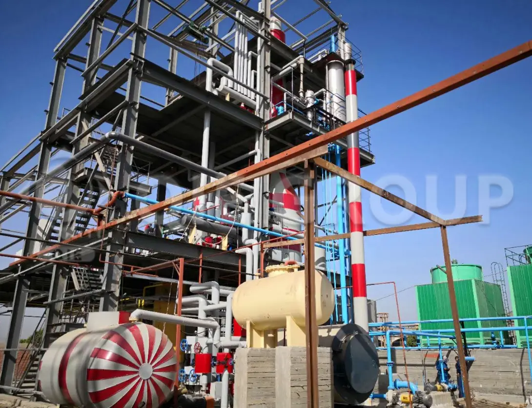 Edible oil refining workshop covering degumming, deacidification, decolorization, and deodorization processes to produce high-quality edible oil