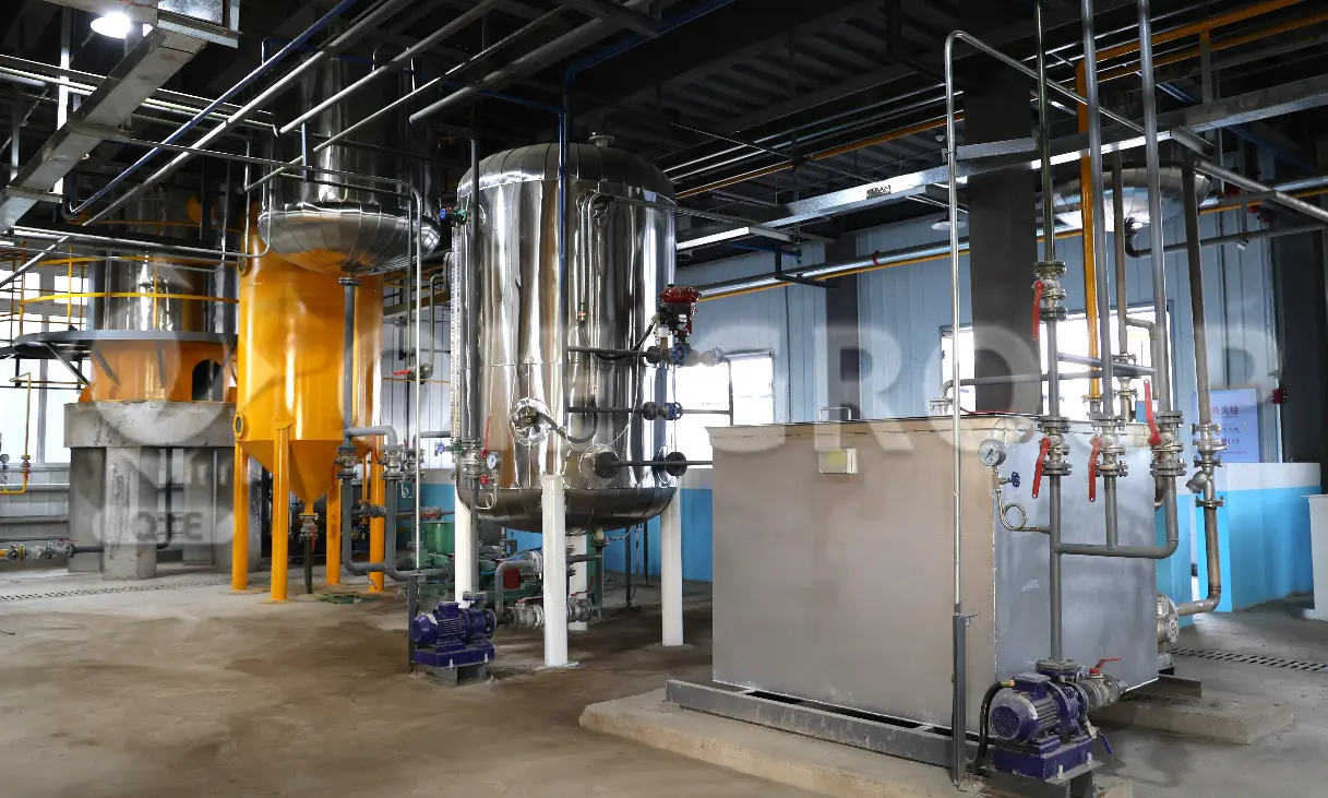 Complete edible oil refining unit with degumming and deacidification