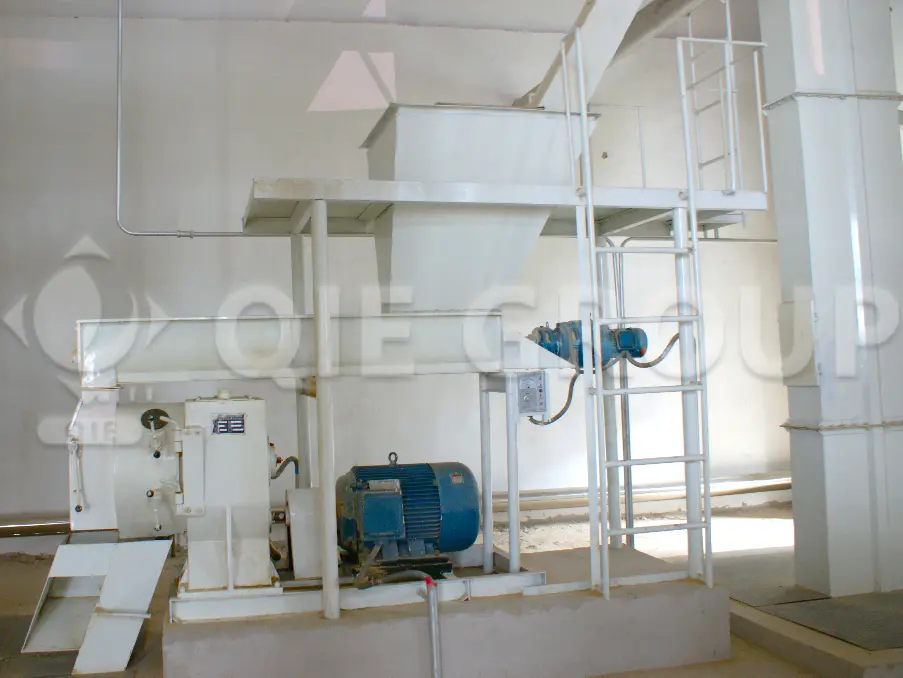 Rice bran pretreatment equipment including cleaning, conditioning, and flaking for efficient oil processing