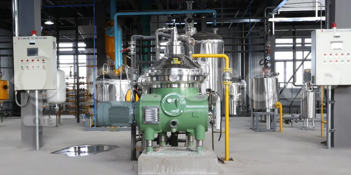 Industrial edible oil centrifuge separator used for crude oil purification in an oil processing plant