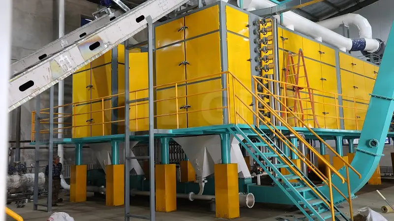Drag chain solvent extraction equipment for edible oil processing plant