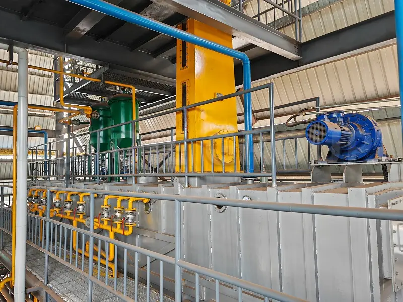 Drag chain extractor for continuous edible oil solvent extraction with high extraction efficiency